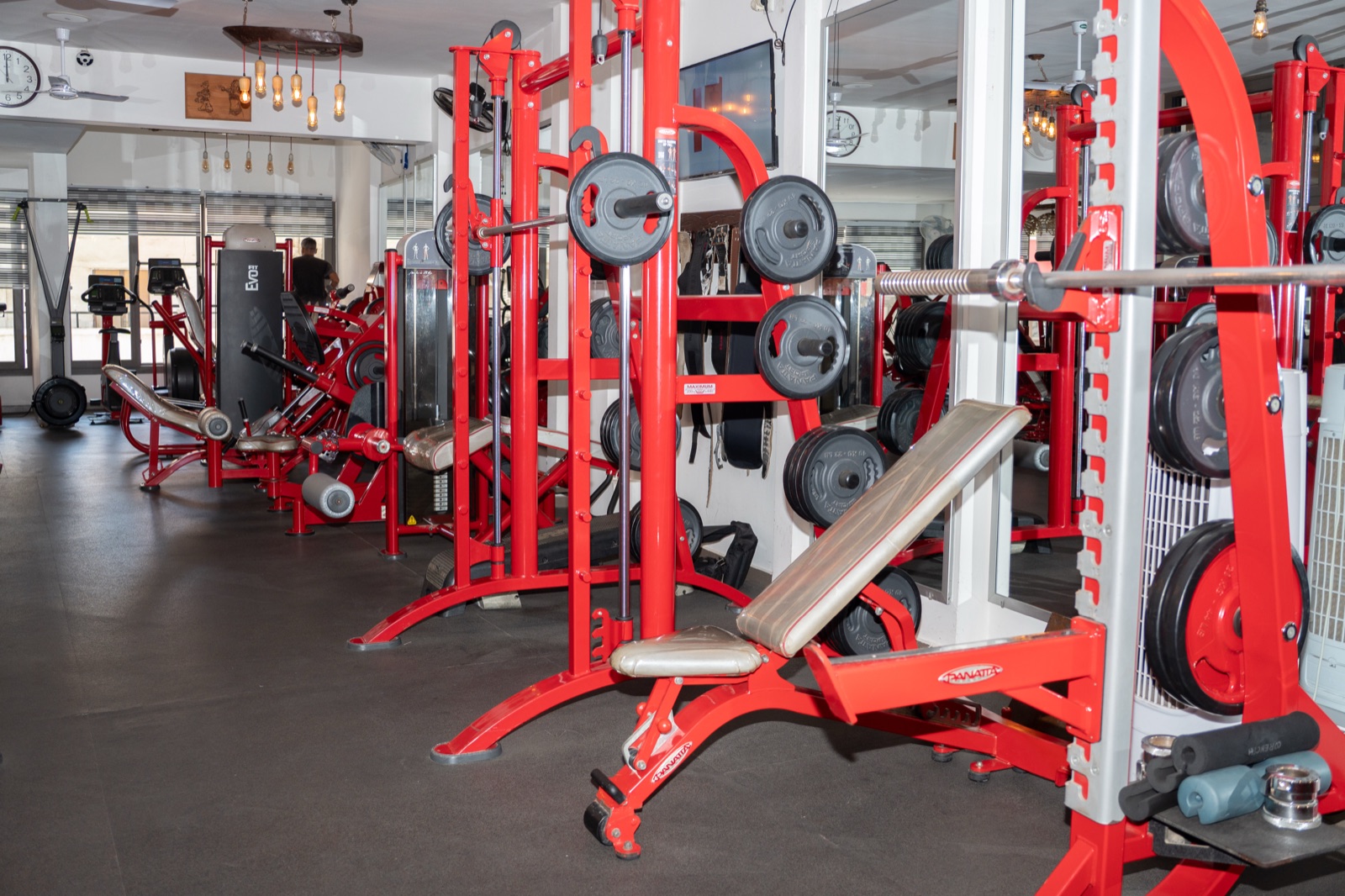 Accompagnement et correction technique en salle chez BZAIH Sport Club Dakar